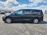Used 2023 Chrysler Pacifica Touring-L image 5