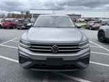 Used 2022 Volkswagen Tiguan SE w/ Panoramic Sunroof Package image 2