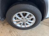 Used 2022 Jeep Grand Cherokee Laredo E image 2