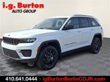 New 2025 Jeep Grand Cherokee Laredo image 2