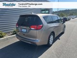 Used 2017 Chrysler Pacifica LX image 3