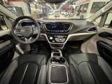Used 2024 Chrysler Pacifica Touring-L image 2