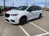 New 2024 Chrysler Pacifica Limited w/ Uconnect Theater Family Group image 4