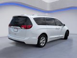 Used 2017 Chrysler Pacifica Touring-L Plus image 4