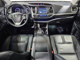 Used 2017 Toyota Highlander SE image 5