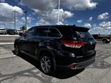 Used 2018 Toyota Highlander XLE image 3