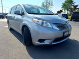 Used 2015 Toyota Sienna LE image 3