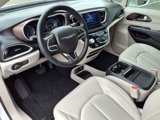 Used 2017 Chrysler Pacifica Touring-L w/ Tire & Wheel Group image 4