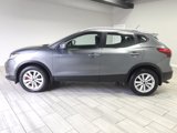 Used 2018 Nissan Rogue Sport SV w/ SV Technology Package image 2