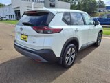 Used 2023 Nissan Rogue SV image 3