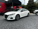 Used 2021 Nissan Altima 2.5 SR w/ SR Premium Package image 2