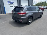 Used 2017 Toyota Highlander AWD V6 image 3