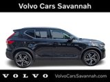 Used 2023 Volvo XC40 B5 Plus image 2