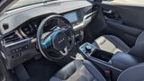 Used 2022 Kia Niro EX image 3