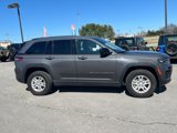 Used 2023 Jeep Grand Cherokee Laredo image 4