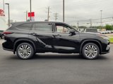 New 2025 Toyota Highlander Platinum image 2