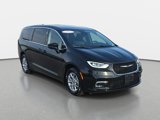 Used 2023 Chrysler Pacifica Touring-L image 3