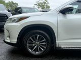 Used 2017 Toyota Highlander XLE image 2