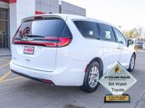 Used 2023 Chrysler Pacifica Touring-L image 5