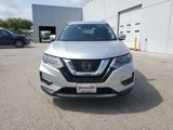 Used 2020 Nissan Rogue SV image 2