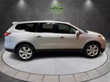 Used 2017 Chevrolet Traverse LT w/ Style and Technology Package image 2