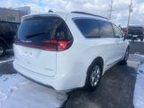 Used 2023 Chrysler Pacifica Limited image 4