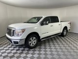 Used 2018 Nissan Titan SV w/ SV Convenience Package image 4