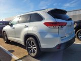 Used 2017 Toyota Highlander SE image 4
