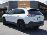 Used 2023 Jeep Cherokee Altitude Lux image 3