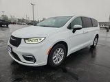 Used 2023 Chrysler Pacifica Touring-L image 4