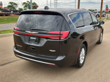 Used 2023 Chrysler Pacifica Touring-L image 4