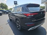 Used 2023 Mitsubishi Outlander SE image 3