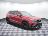 Used 2022 Volkswagen Taos SE w/ Panoramic Sunroof Package image 2