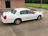 Used 2011 Lincoln Town Car Signature Limited image 5