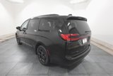 Used 2024 Chrysler Pacifica Premium image 5
