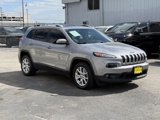 Used 2017 Jeep Cherokee Latitude w/ Comfort/Convenience Group image 2