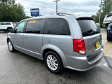Used 2019 Dodge Grand Caravan SXT image 2