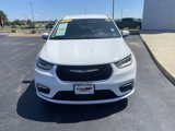 Used 2023 Chrysler Pacifica Touring-L image 3