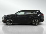 Used 2023 Mitsubishi Outlander SE image 3