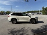 Used 2017 Toyota Highlander XLE image 4
