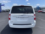 Used 2016 Chrysler Town & Country Touring-L image 4