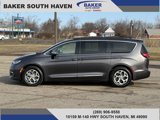 Used 2023 Chrysler Pacifica Limited image 3