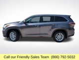 Used 2015 Toyota Highlander LE image 2