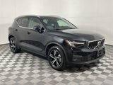Used 2025 Volvo XC40 B5 Core image 2