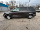 Used 2016 Chrysler Town & Country Touring image 3