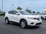 Used 2016 Nissan Rogue SV image 2