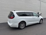 Used 2023 Chrysler Pacifica Touring-L image 2