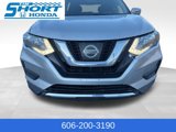 Used 2017 Nissan Rogue SV image 2