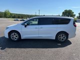 Used 2023 Chrysler Pacifica Limited image 4