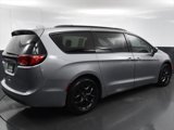 Used 2018 Chrysler Pacifica Touring-L Plus w/ S Appearance Package image 5